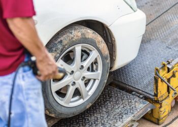 Wheel Lift Vs Flatbed Towing Which Is Better For Your Vehicle OH