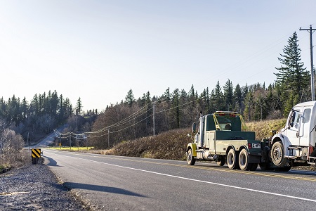 semi truck towing findlay